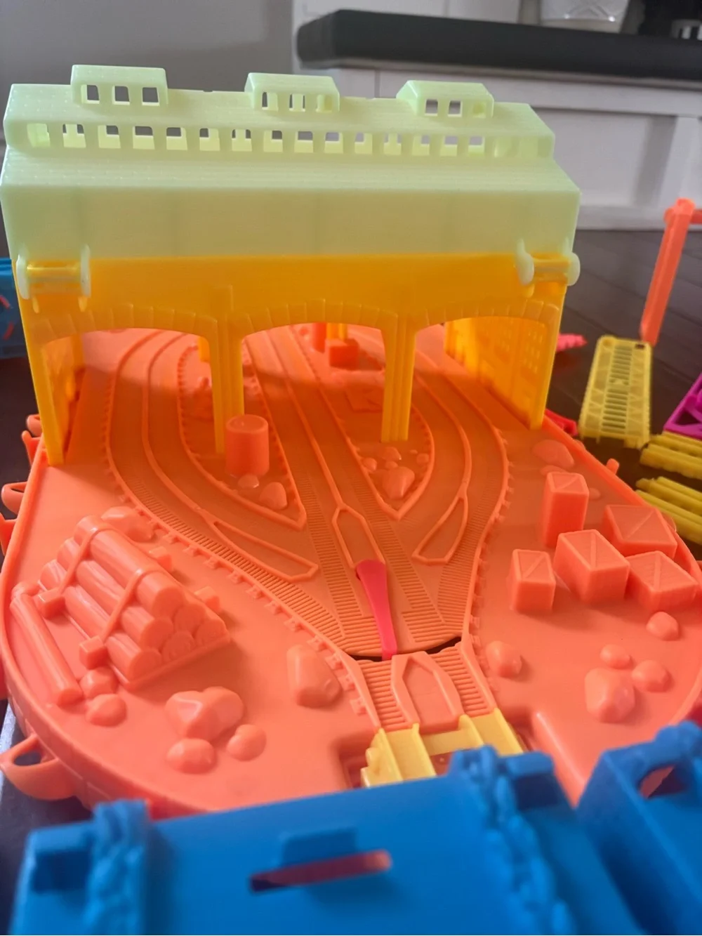 Thomas The Train Track Playset - Bright Multicolor GLOW